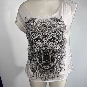 Amisu xs howling tiger white tee